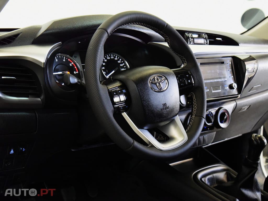 Toyota Hilux 2.4 D-4D 2WD CD CM