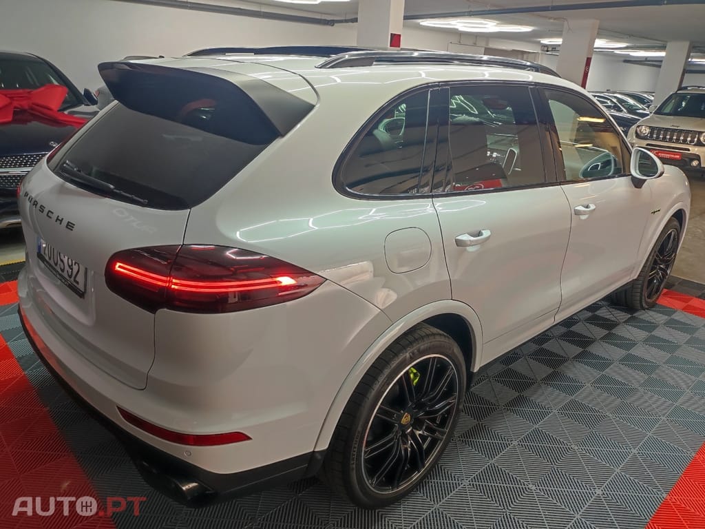 Porsche Cayenne S E-Hybrid Platinum Edition
