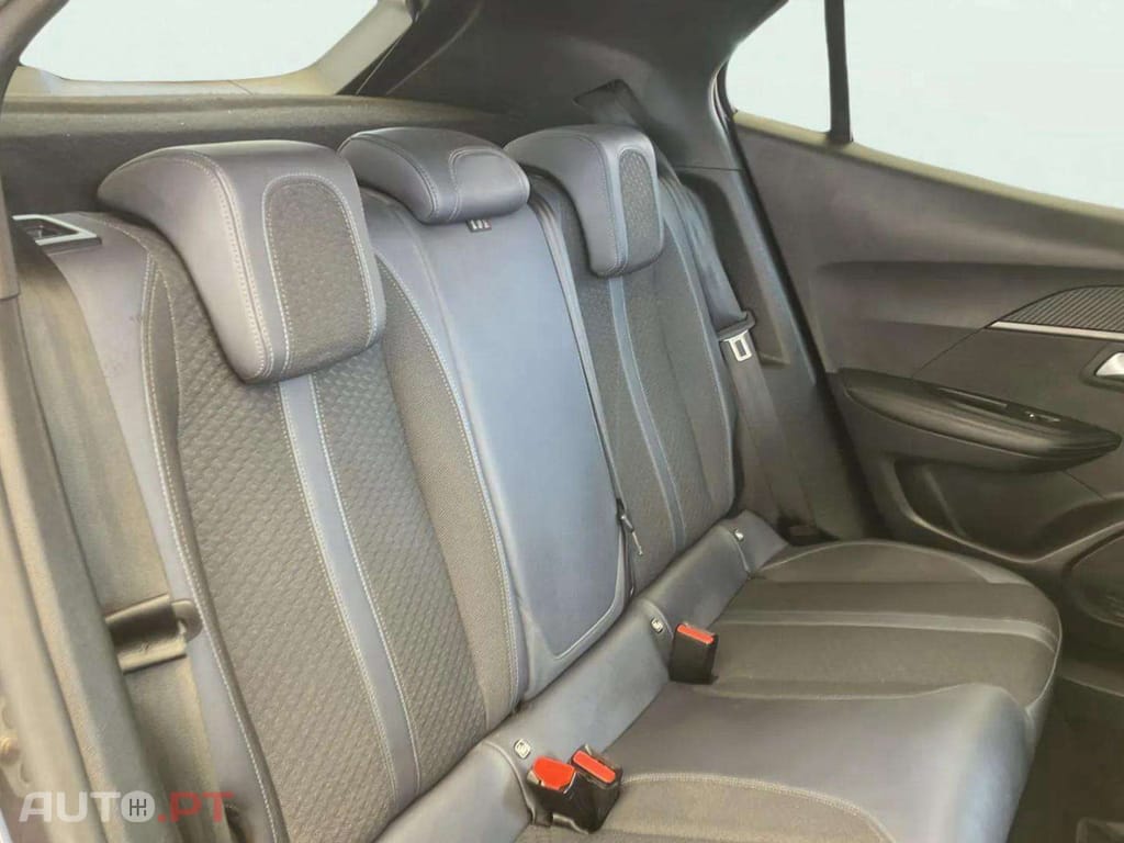 Peugeot 2008 1.2 PureTech Allure