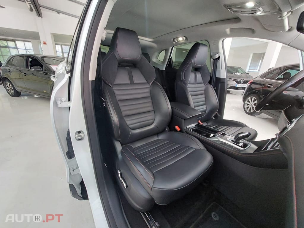 MG EHS PHEV Luxury