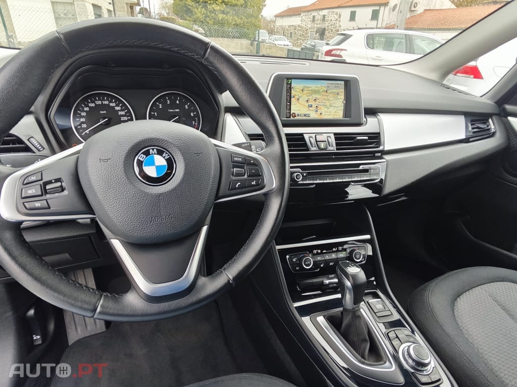BMW 218 i Auto