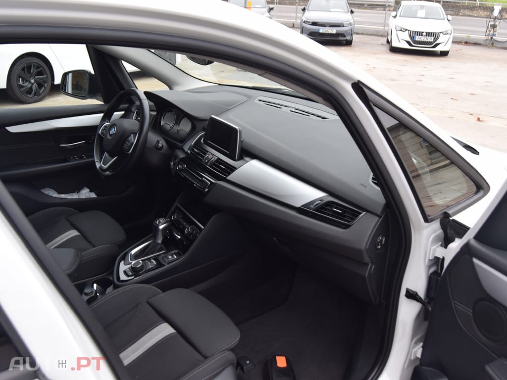 BMW 225 xe