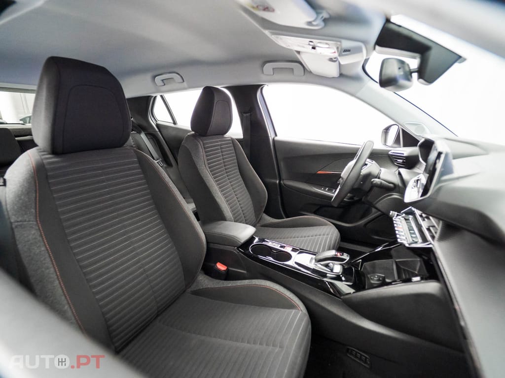 Peugeot E-2008 50 kWh Active Pack