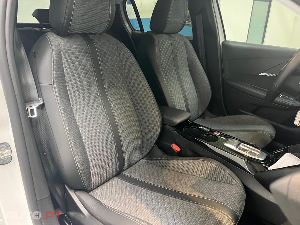 Peugeot 208 1.2 Hybrid Allure e-DCS6