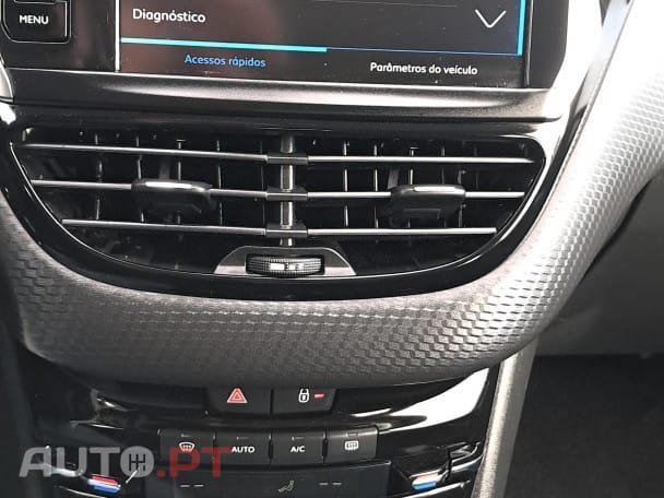 Peugeot 2008 1.5 BlueHDi Signature