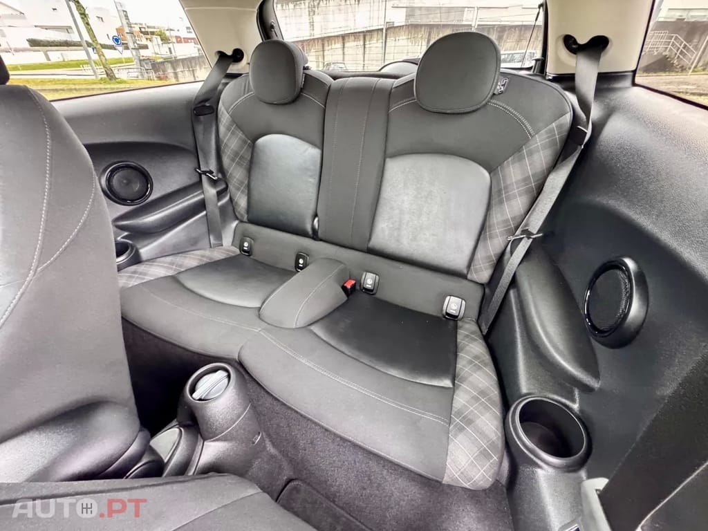 MINI Cooper Cooper SD Auto