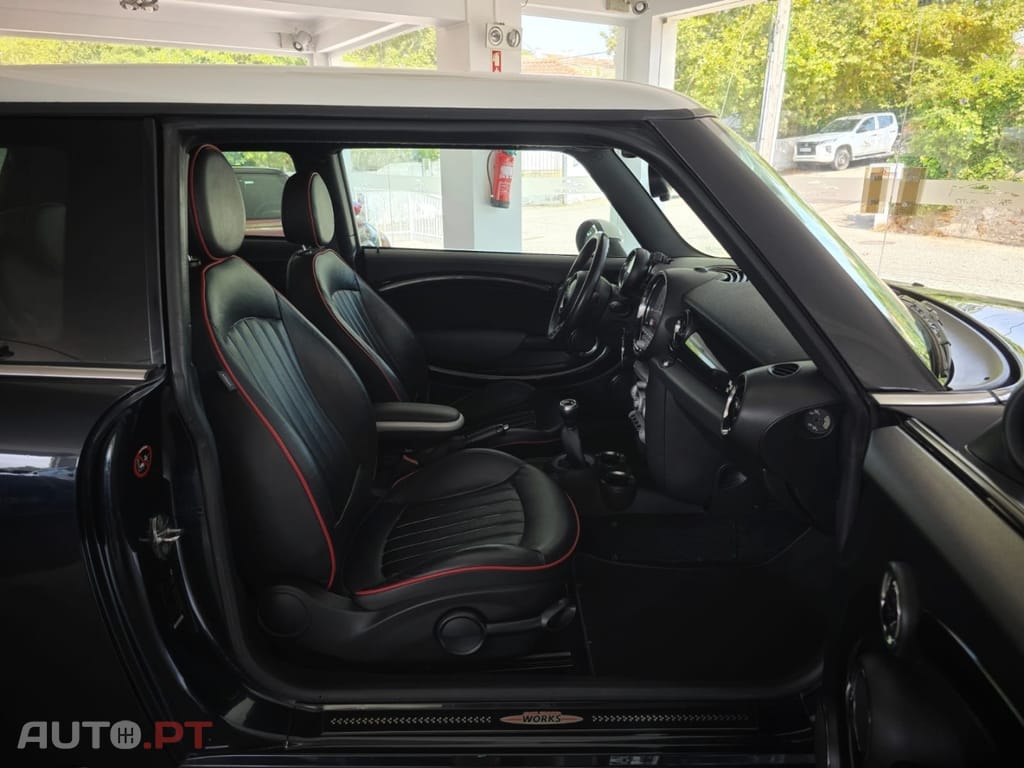 MINI Cooper John Cooper Works