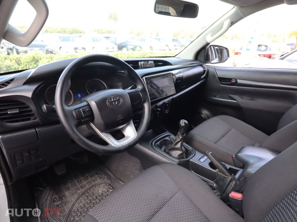 Toyota Hilux 2.4 D-4D 4WD CD CH