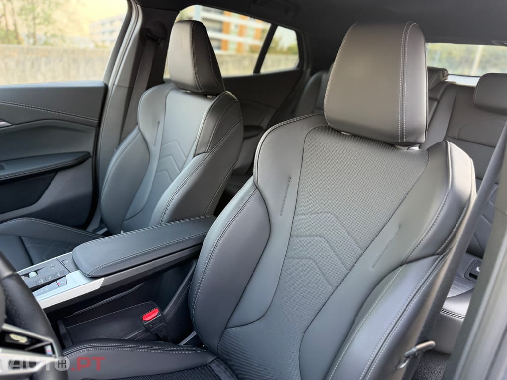 BMW iX2 eDrive20 Pack Desportivo M — fotografia 8