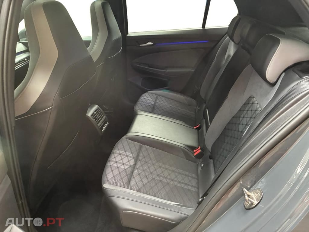 Volkswagen Golf 1.5 eTSi OPF R-Line DSG7