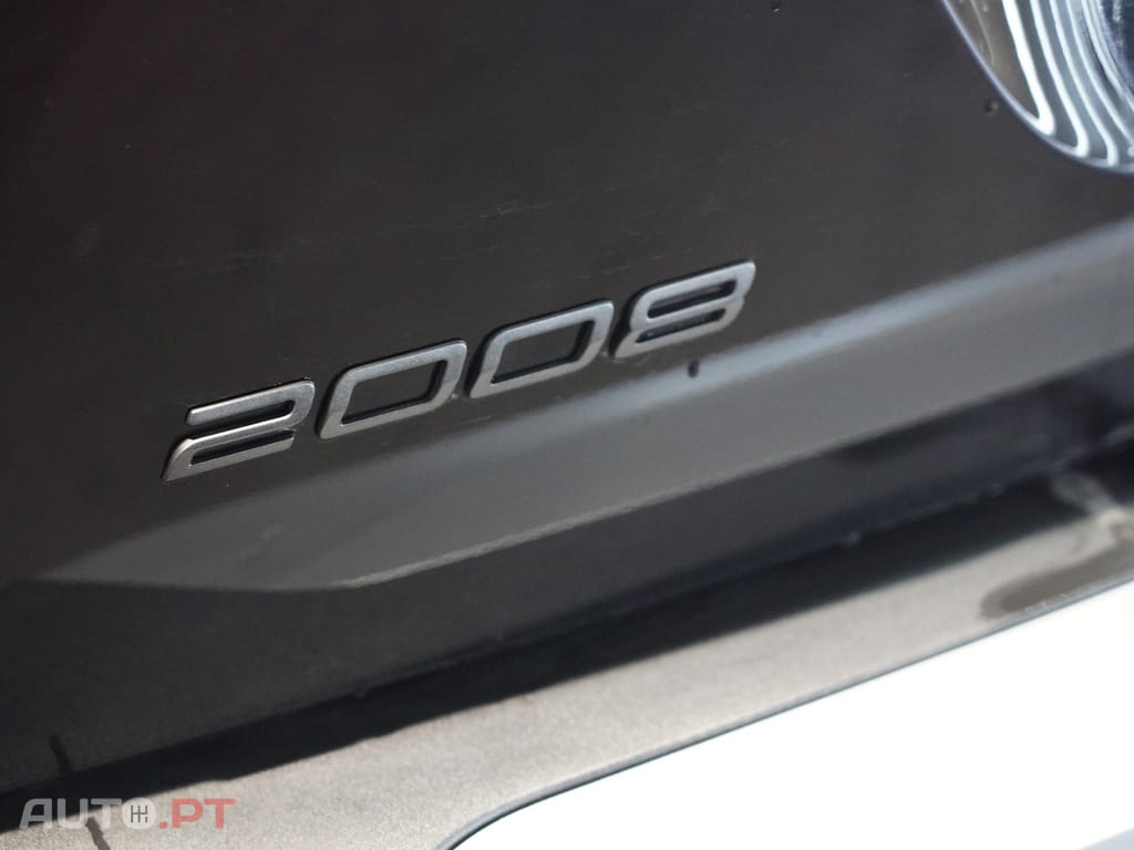 Peugeot 2008 1.2 Hybrid Allure e-DCS6