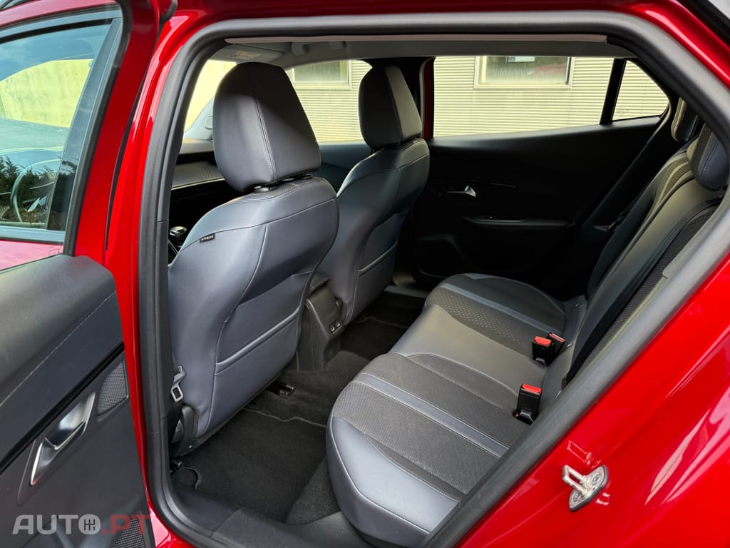 Peugeot 2008 PureTech 100 Stop&Start Allure Pack