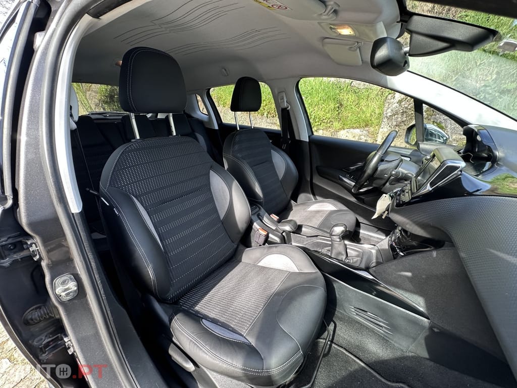 Peugeot 2008 PureTech 100 Allure