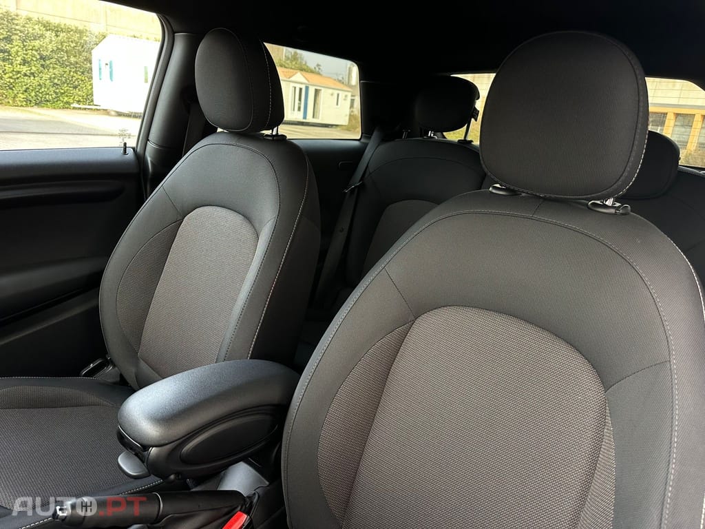 MINI Cooper One Blackyard