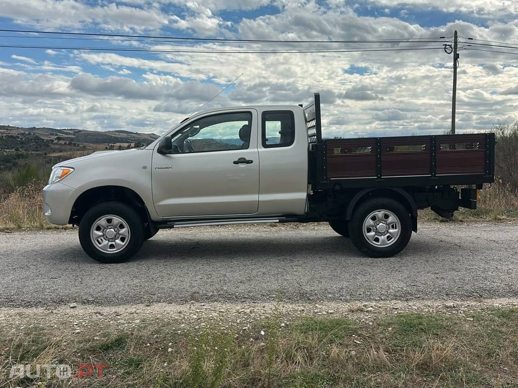 Toyota Hilux 2.5 D-4D 4WD CE