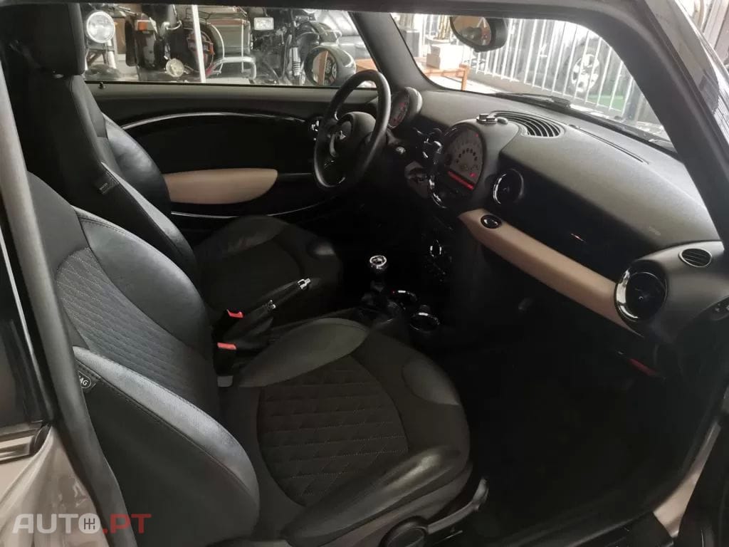 MINI Cooper D Baker Street