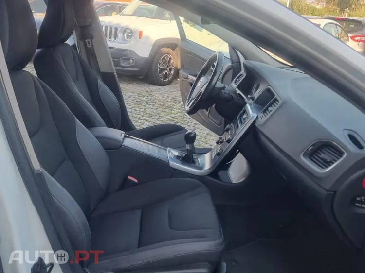 Volvo V60 1.6 D2 Momentum Eco