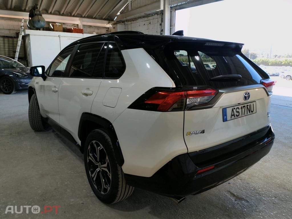 Toyota RAV4 2.5 HDF Lounge AWD-i
