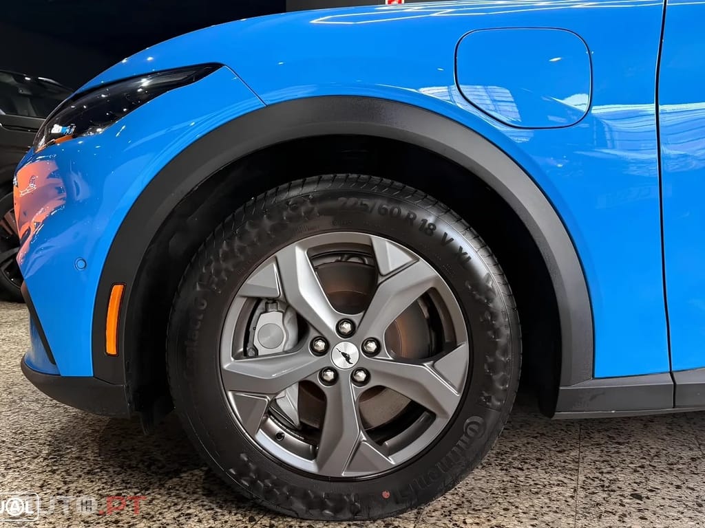 Ford Mustang Mach-E 75.7 kWh Base