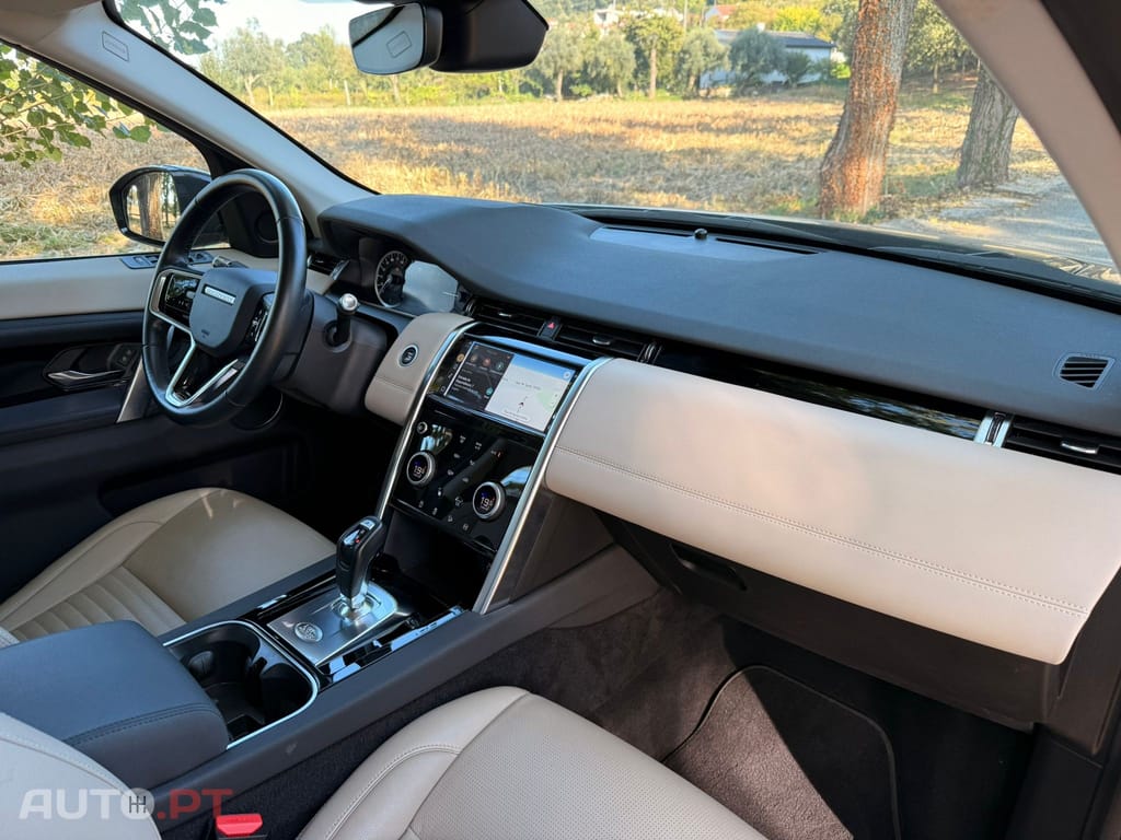Land Rover Discovery Sport P300e