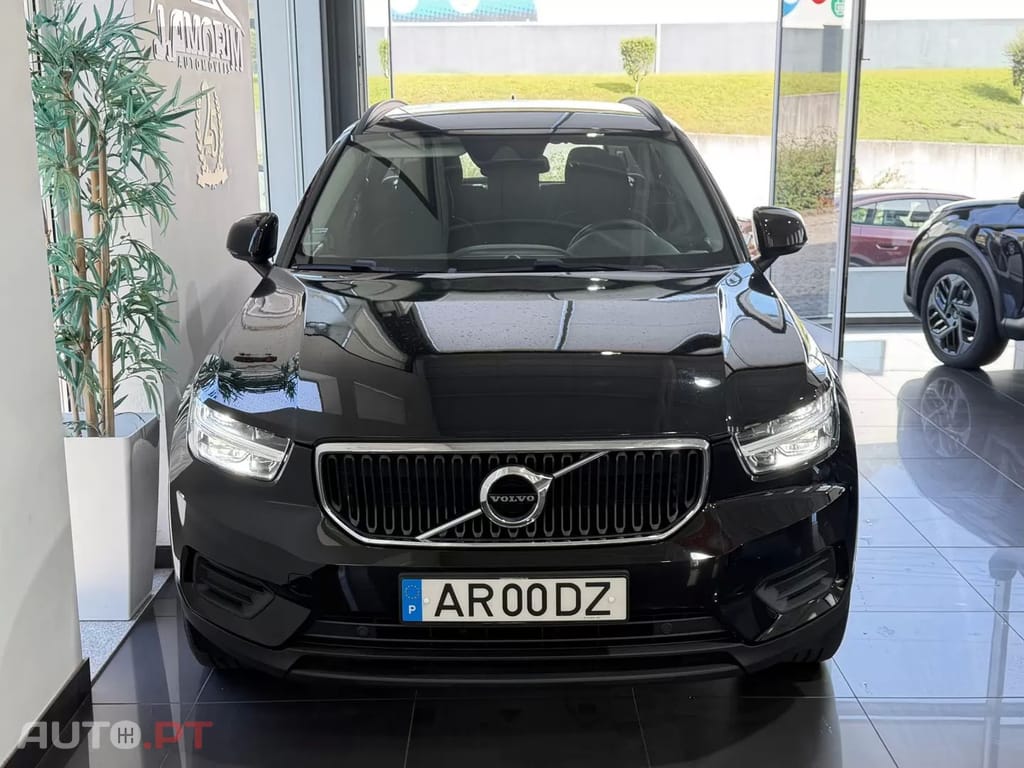 Volvo XC 40 1.5 T2 Momentum Core — fotografia 2