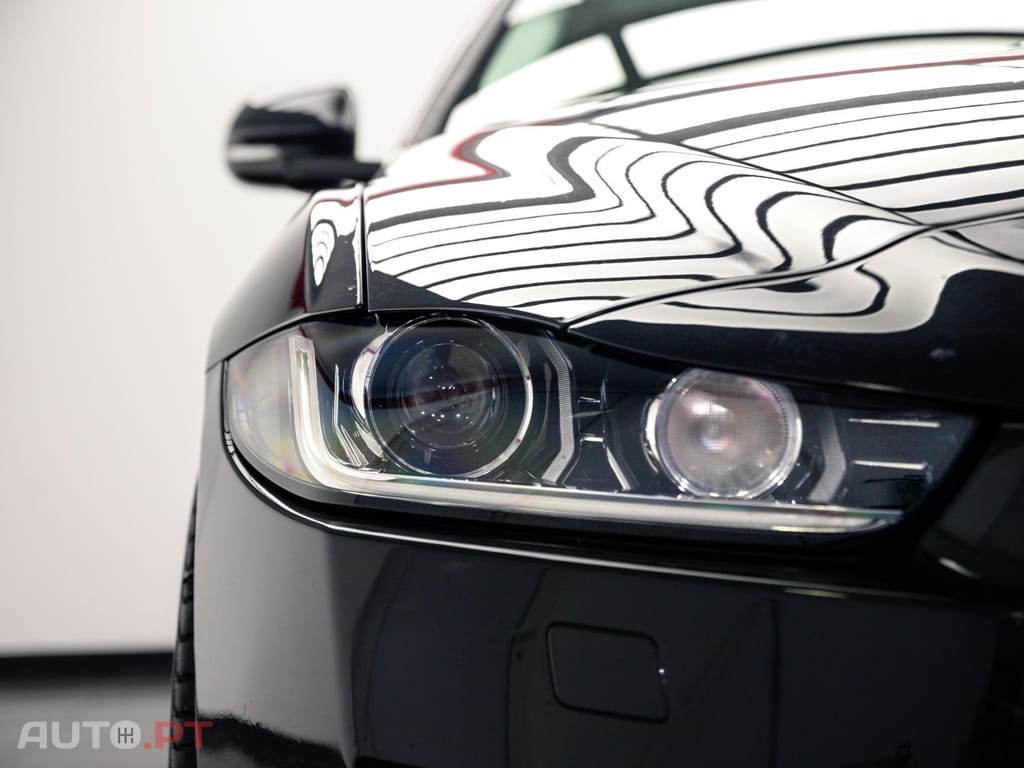 Jaguar XE 2.0 D Prestige Aut.