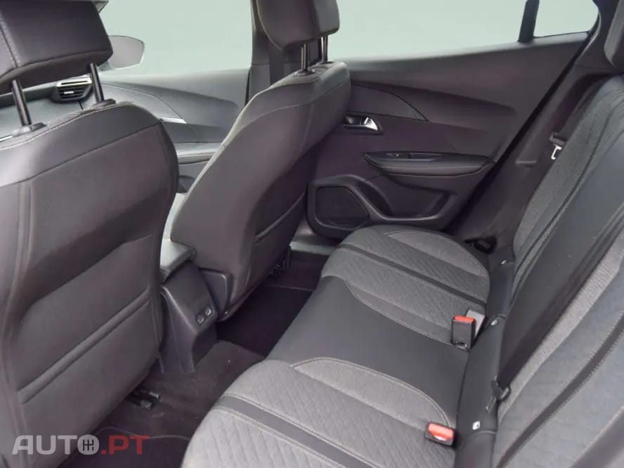 Peugeot 2008 1.2 Hybrid Allure e-DCS6