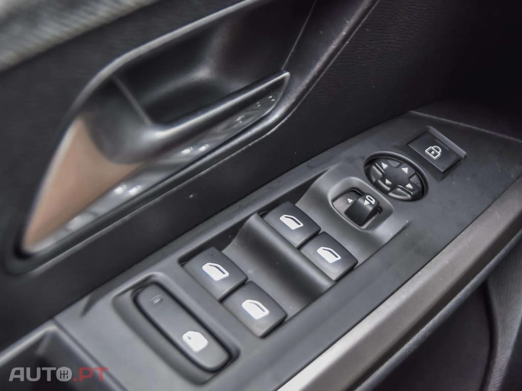 Peugeot 3008 1.2 Hybrid Allure e-DCS6