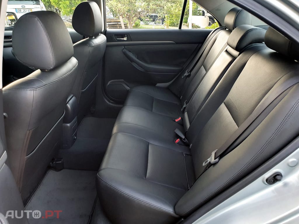 Toyota Avensis 2.0 D-4D Sol