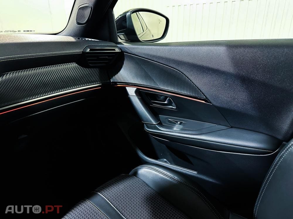 Peugeot E-2008 50 kWh GT