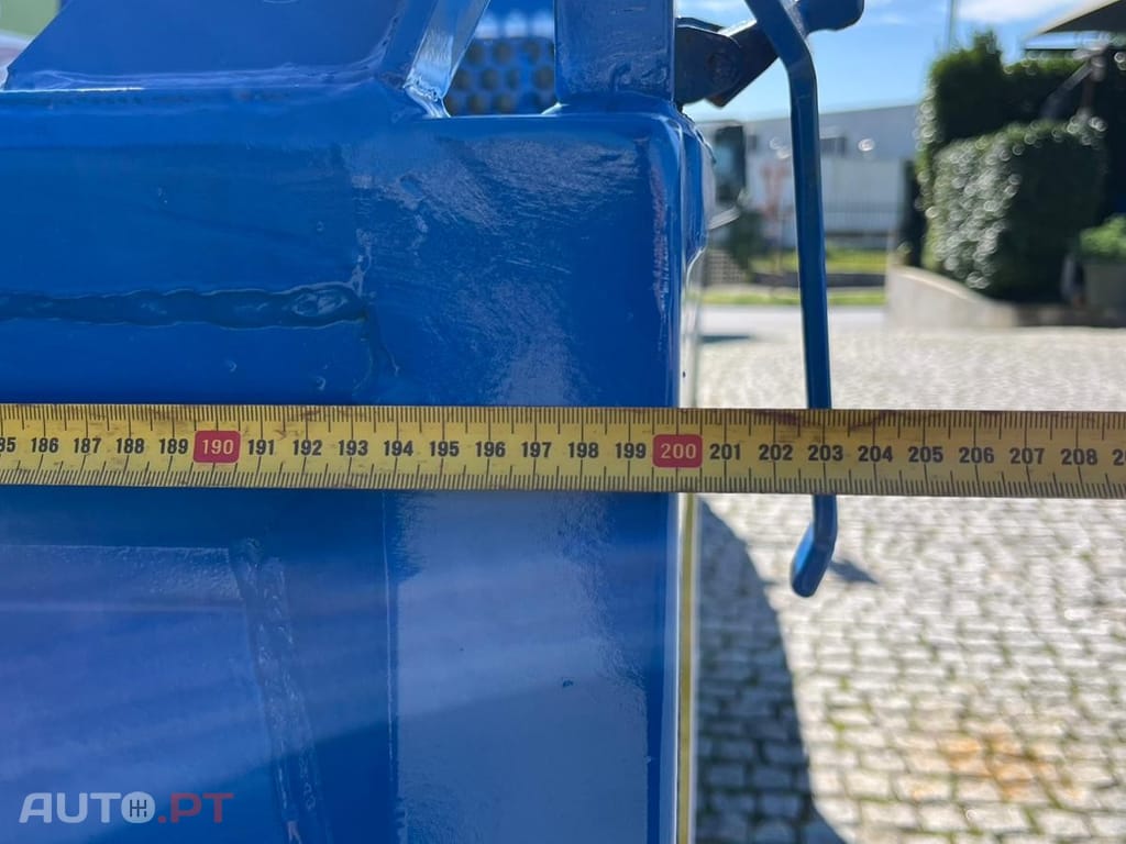 Toyota Dyna 3.0 D4D  6 LUGARES BASCULA