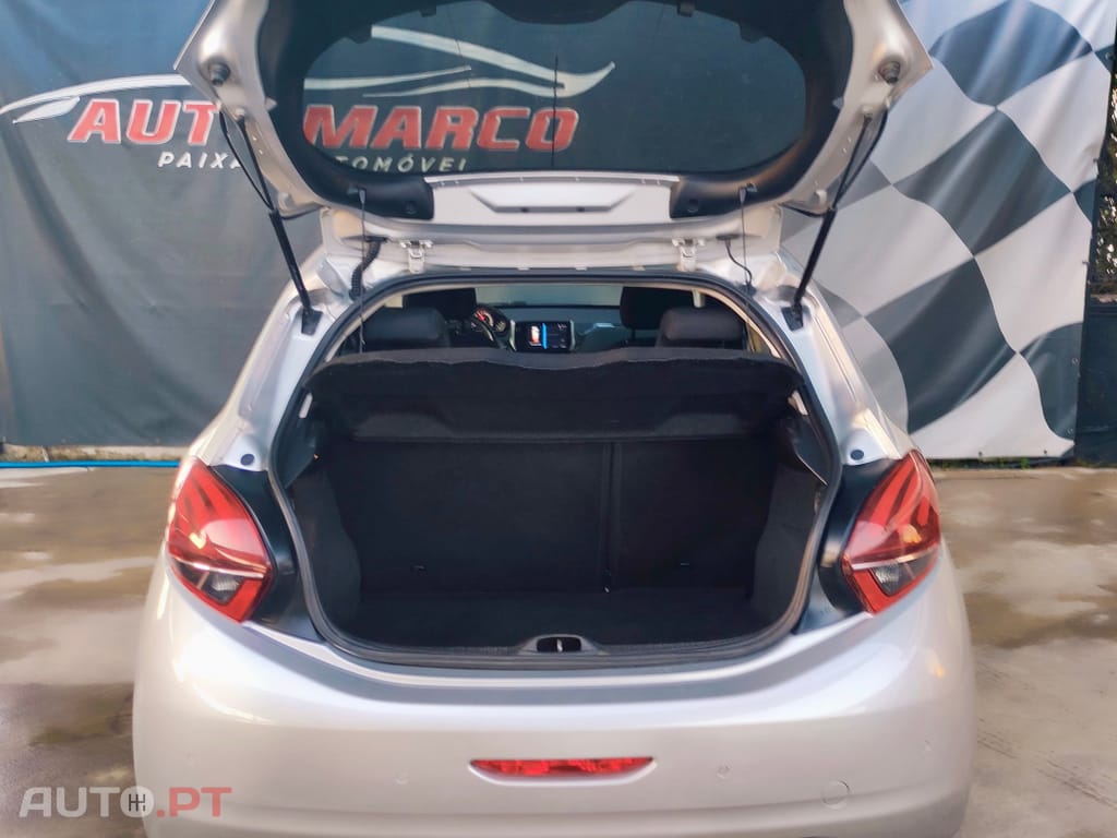 Peugeot 208 1.2 VTi SE Style