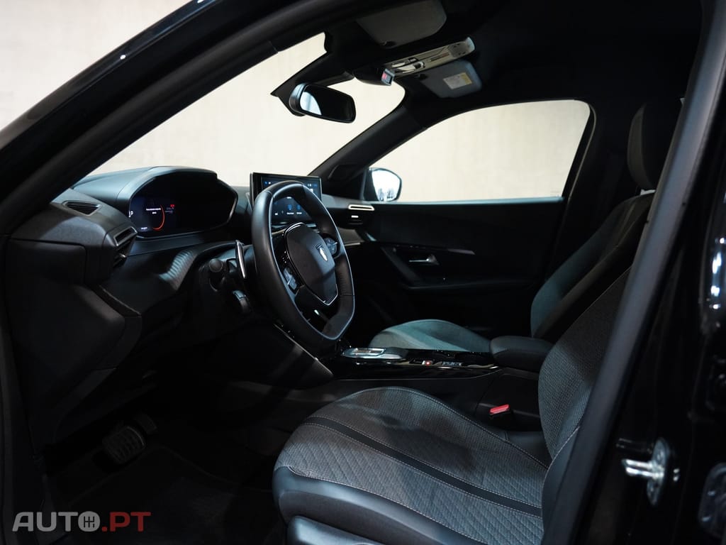 Peugeot 2008 1.2 Hybrid Allure e-DCS6