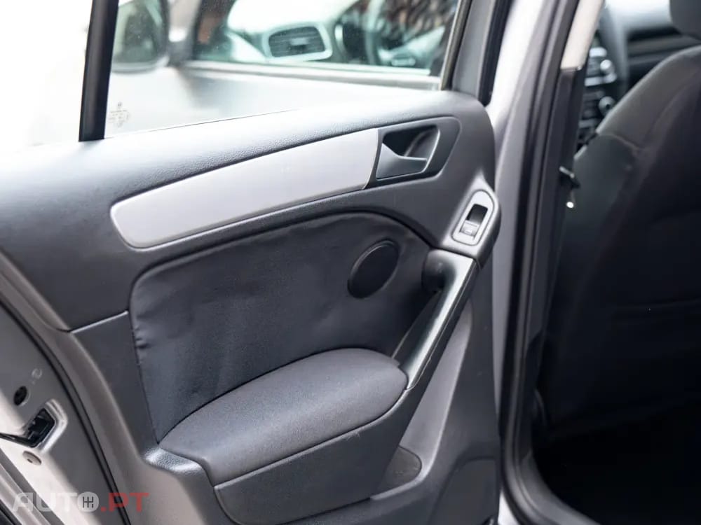 Volkswagen Golf 2.0 TDi Confortline