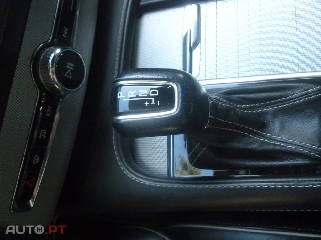 Volvo XC90 2.0 D4 R-Design Auto