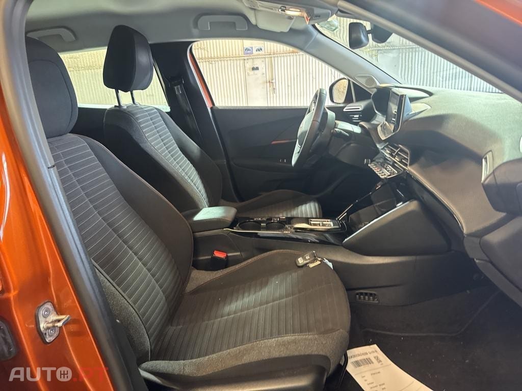 Peugeot E-2008 50 kWh Active Pack