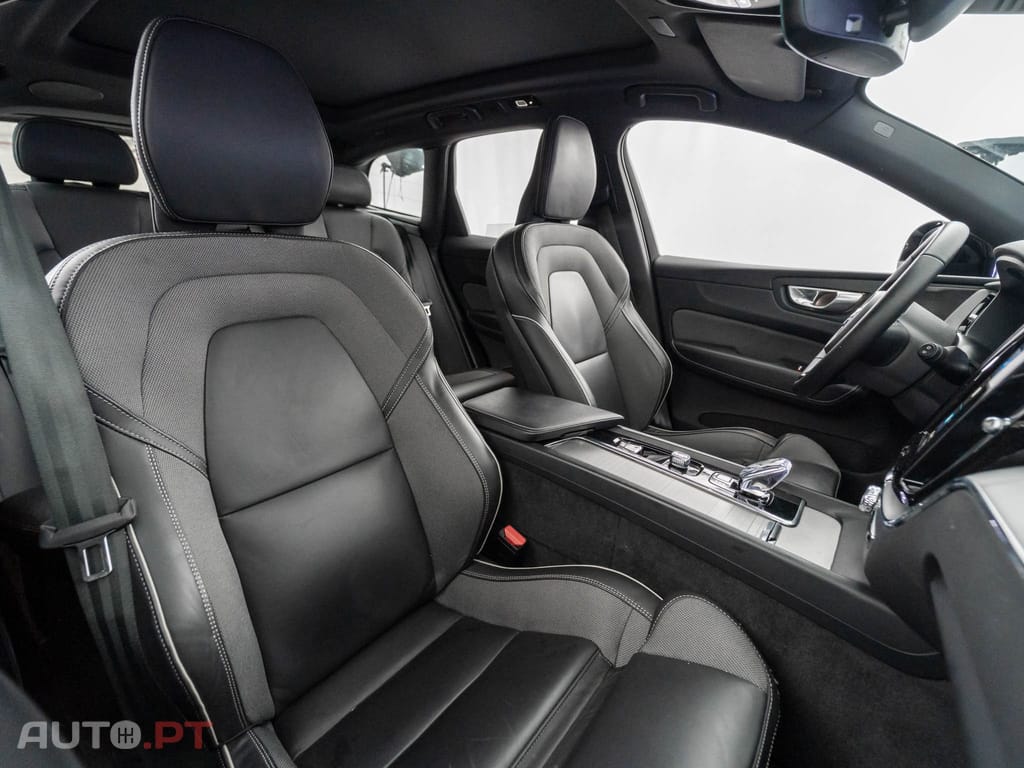 Volvo XC60 2.0 T6 PHEV Black Edition AWD