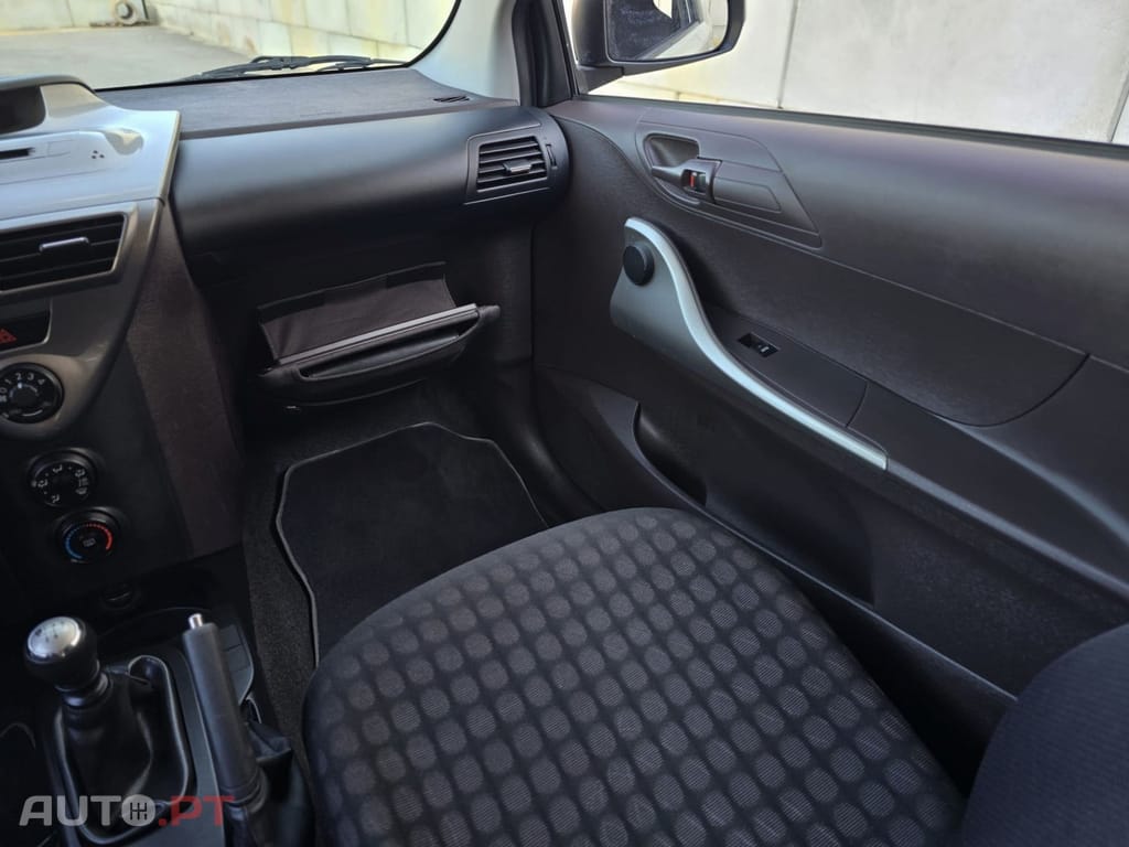 Toyota iQ 1.0 VVT-i