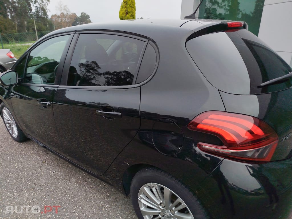 Peugeot 208 1.5 BlueHDi Signature
