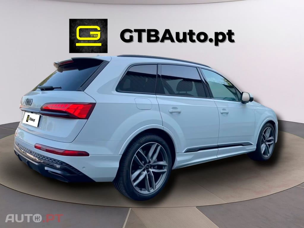 Audi Q7 55 TFSIe quattro S-LINE 