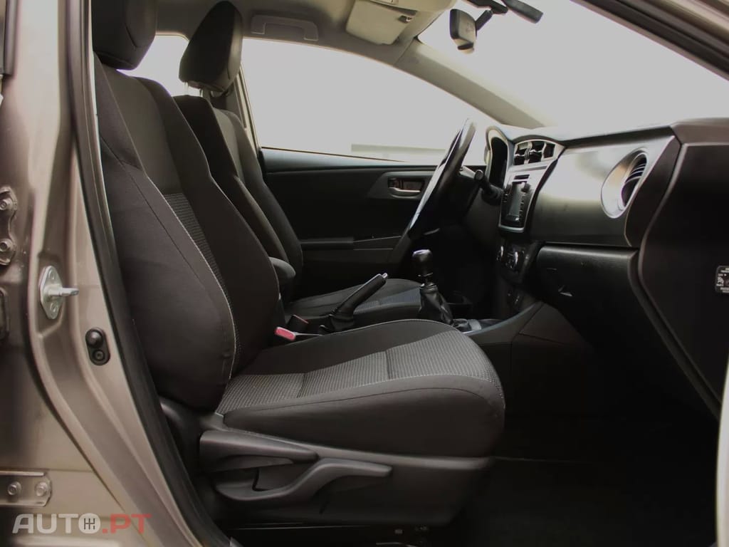 Toyota Auris 1.4 D-4D Exclusive+Navi