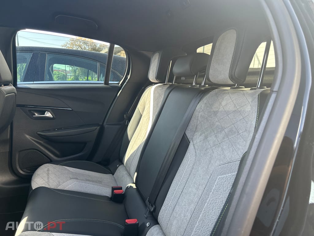 Peugeot E-208 50 kWh GT Pack