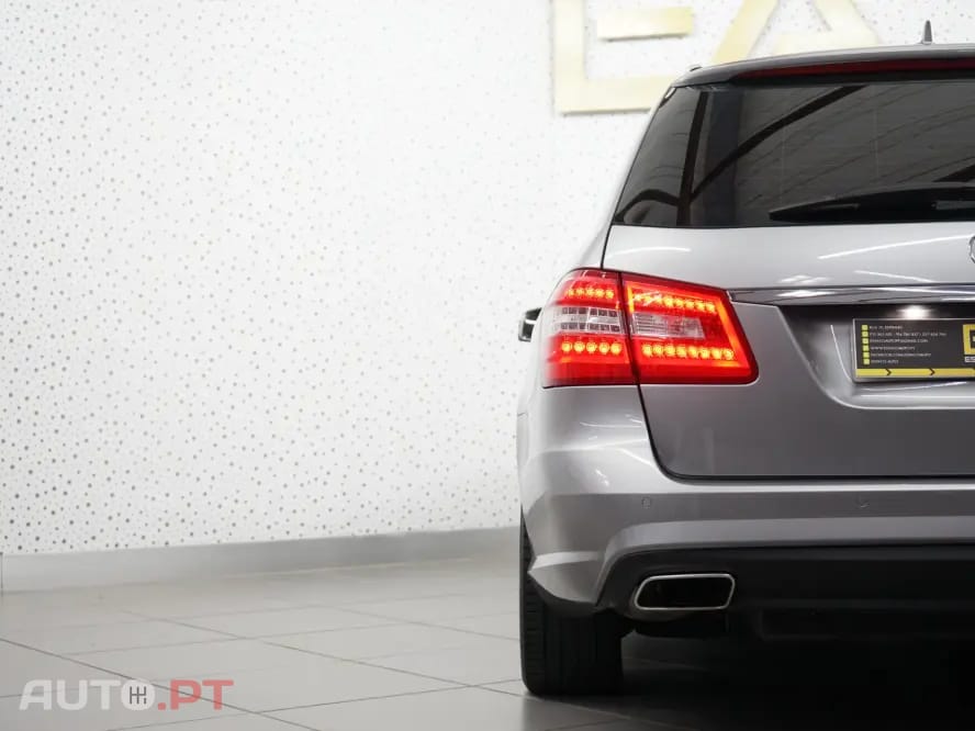 Mercedes-Benz E 220 CDi Avantgarde BlueEfficiency Auto