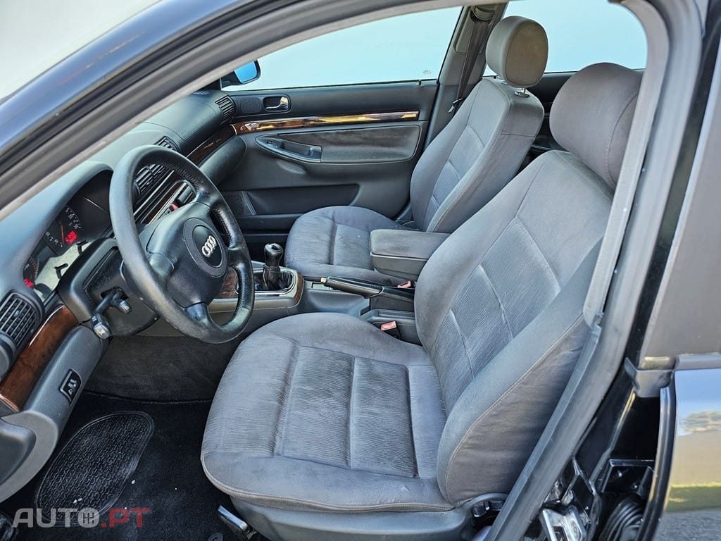 Audi A4 Avant 1.9 TDI Attraction