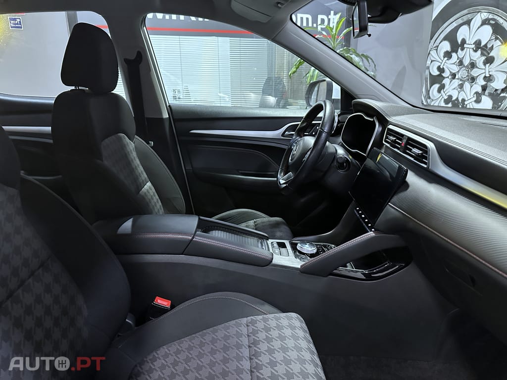 MG ZS Standard Luxury