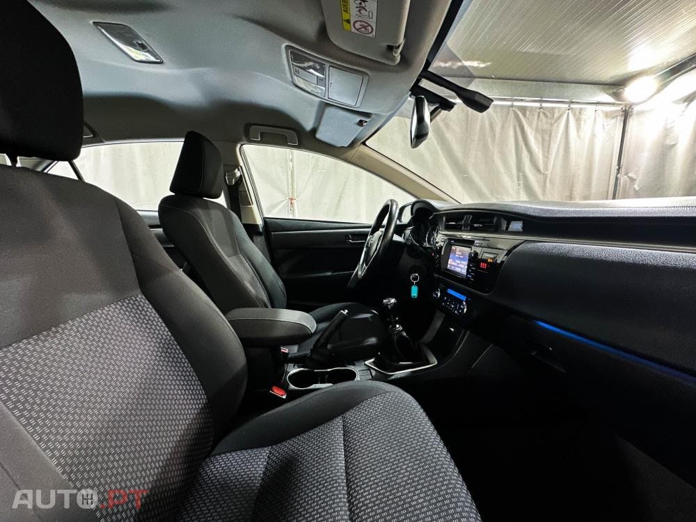 Toyota Corolla 1.4 D-4D Exclusive +Navi MM