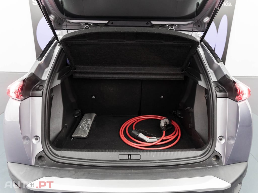 Peugeot E-2008 50 kWh Active