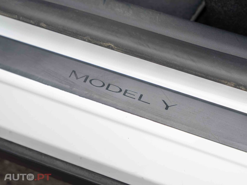 Tesla Model Y Long Range Dual Motor AWD