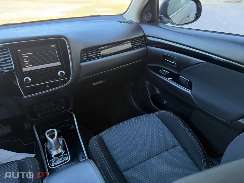 Mitsubishi Outlander 2.4L PHEV 4WD INTENSE
