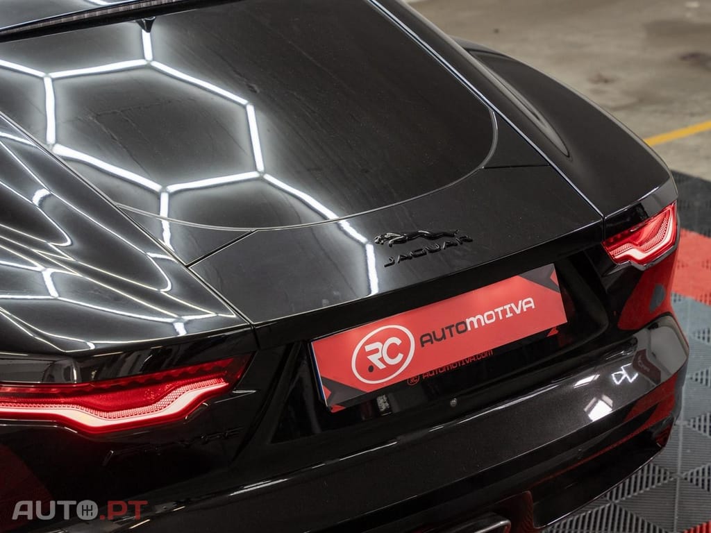 Jaguar F-Type 2.0 i4 R-Dynamic Black